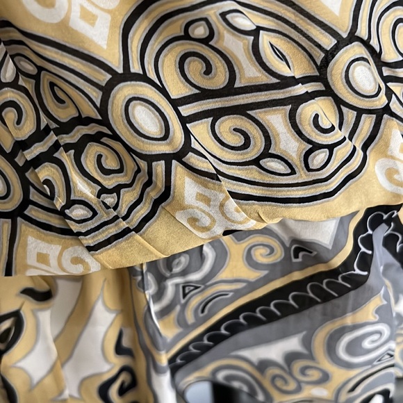 Hale Bob Black Gold Gray Off White Pattern Cold Shoulder Bejeweled V Neck SS Top - Picture 3 of 7